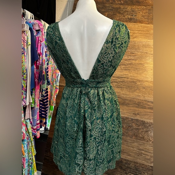Lulu's Green Plunge Neck Lace Sleeveless Mini Dress Size XS - Picture 4 of 7